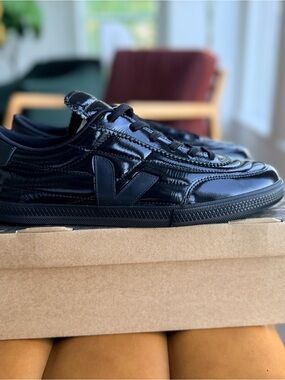 NWT Veja Panenka all black.